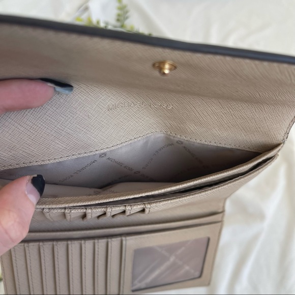 Michael Kors Beige Neutral Textured Leather Continental Long Snap Shut Wallet - Picture 11 of 14